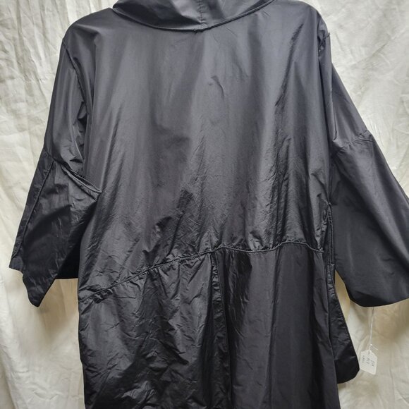 Heydari Black and Red Asymmetrical Top - Picture 3 of 14